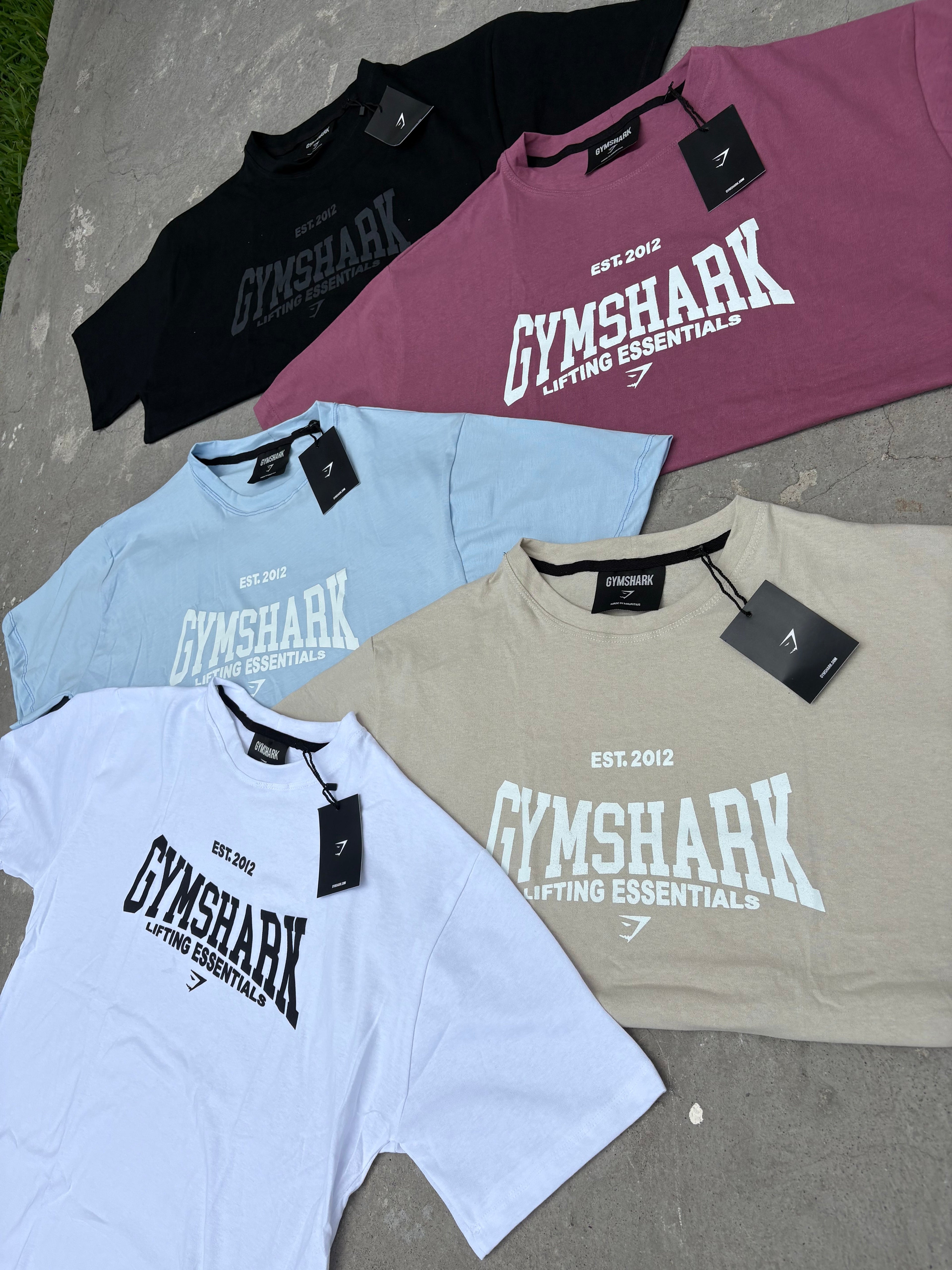 PLAYERA GYMSHARK LETRAS AL FRENTE